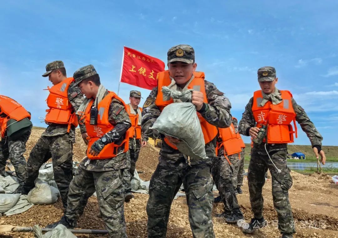 泪目！洪水中的军民鱼水情