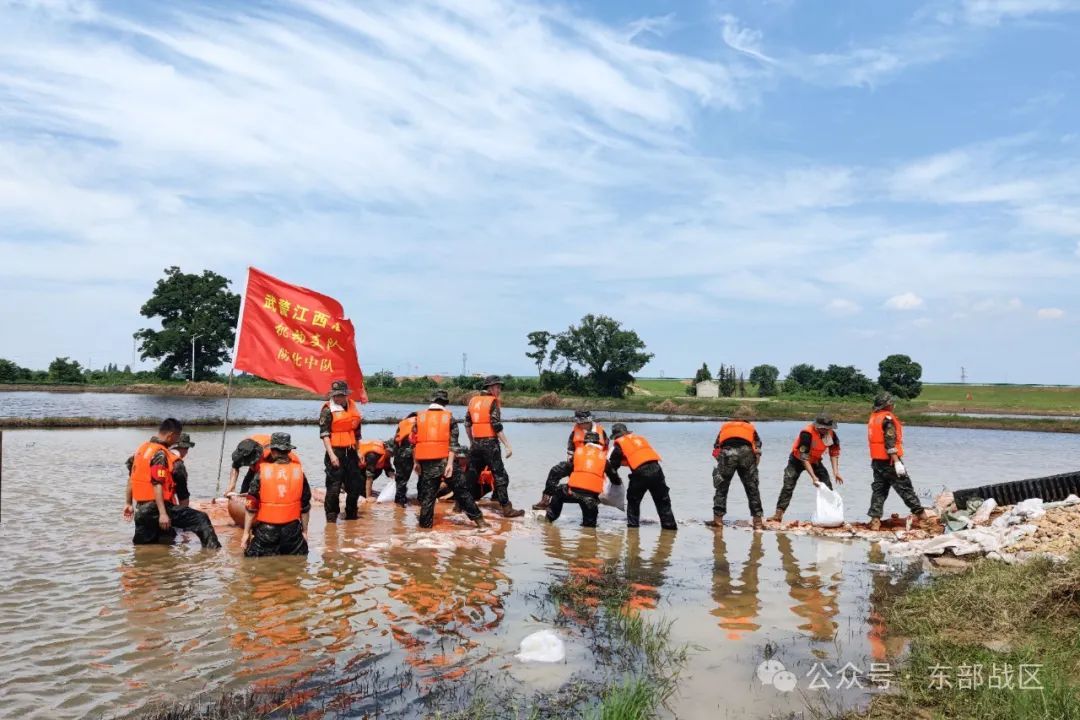 泪目！洪水中的军民鱼水情