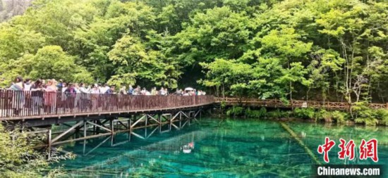 九寨沟景区2024年接待游客突破200万人次 九寨沟景区2024年接待游客突破200万人次