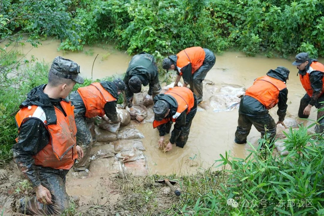 泪目！洪水中的军民鱼水情