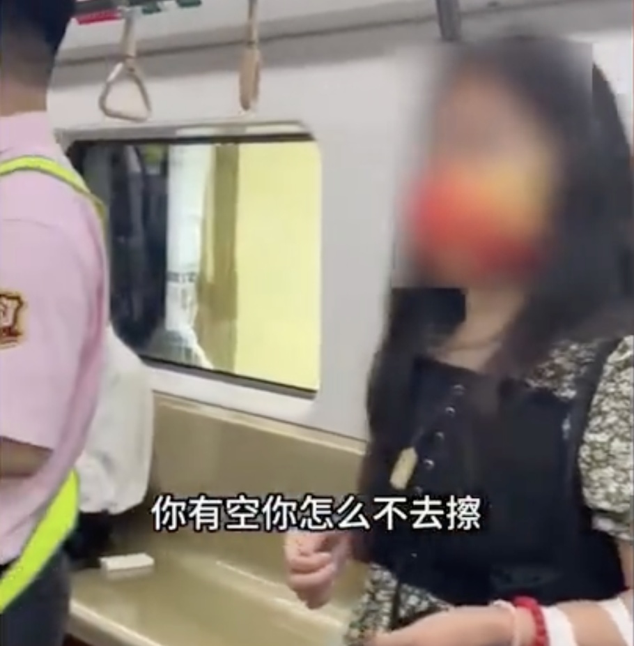 地铁中女子一行为引众怒！官方通报：已处罚