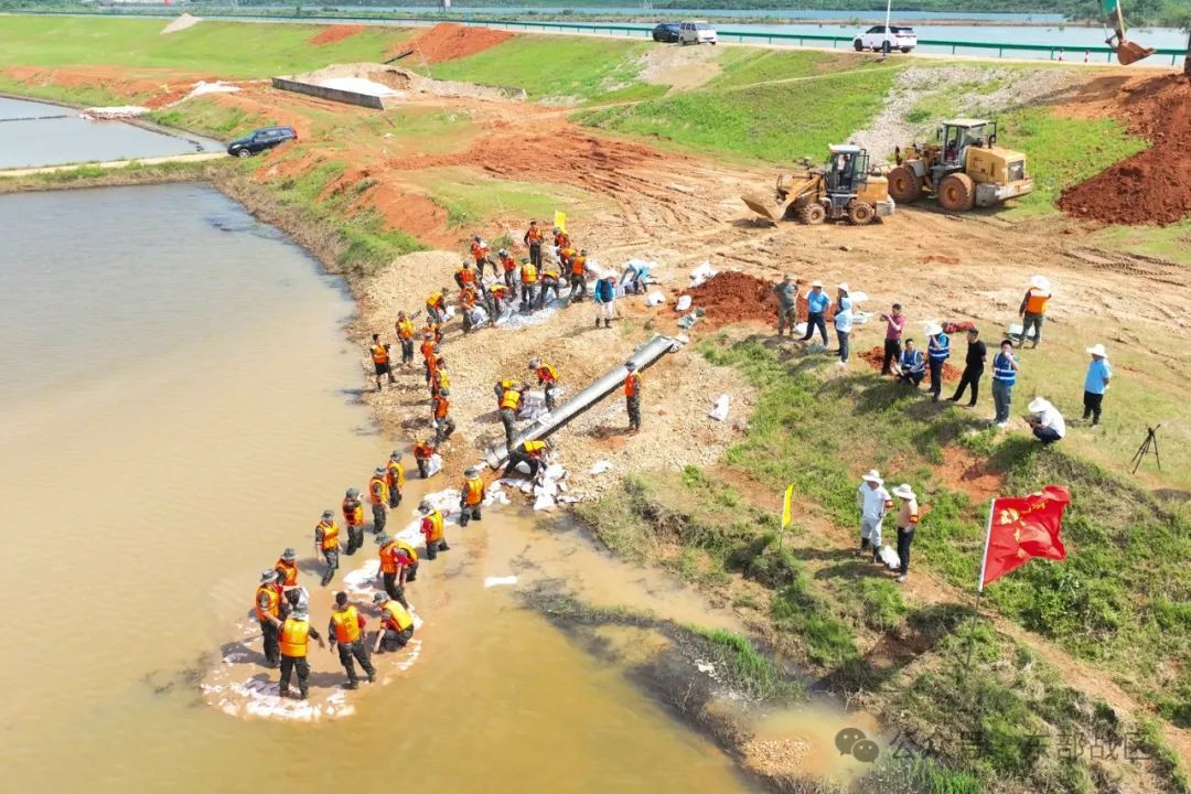泪目！洪水中的军民鱼水情