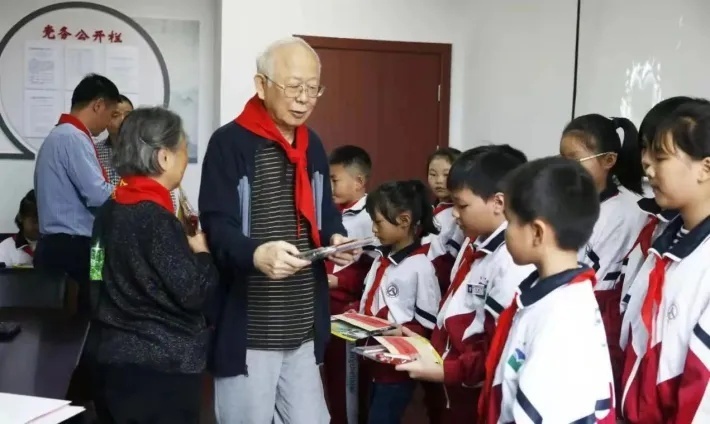 再捐400万！清华老教授夫妇毕生节俭，持续捐赠60年