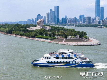 洪水退去,清洁后的橘子洲焕然一新 洪水退去,清洁后的橘子洲焕然一新