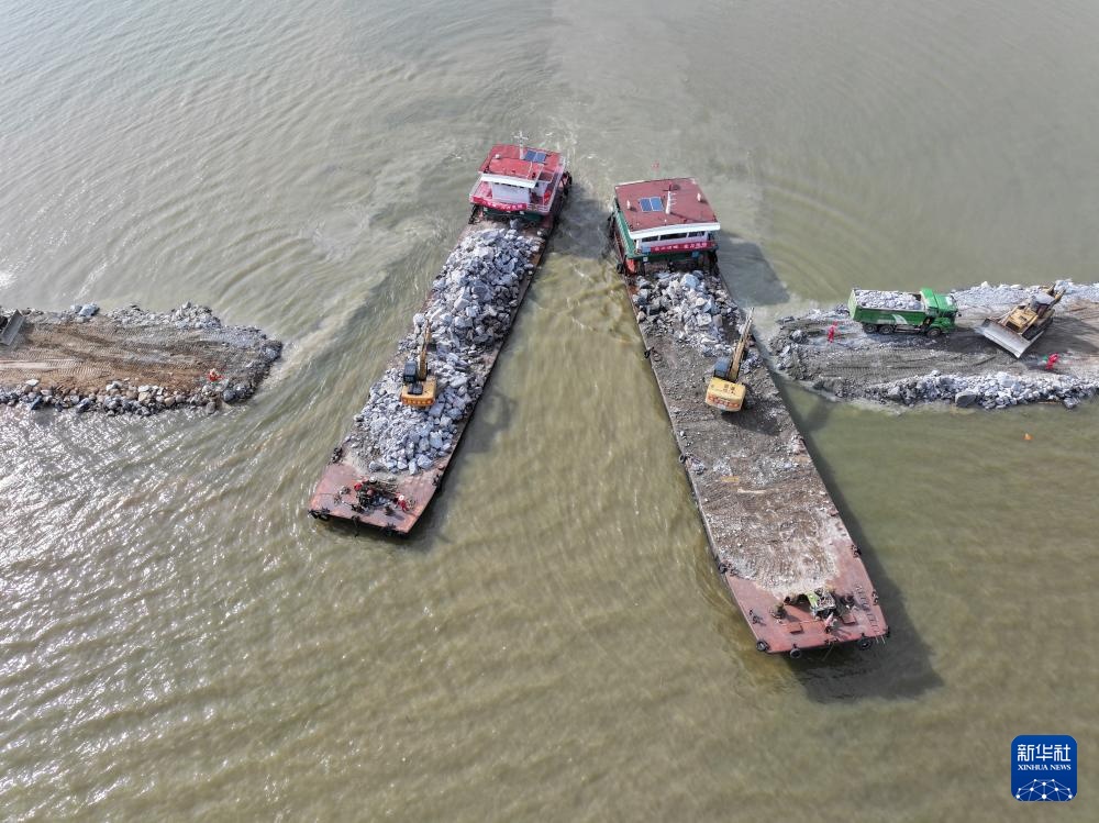 剩余45.5米！湖南华容团洲垸洞庭湖大堤堵口进入倒计时