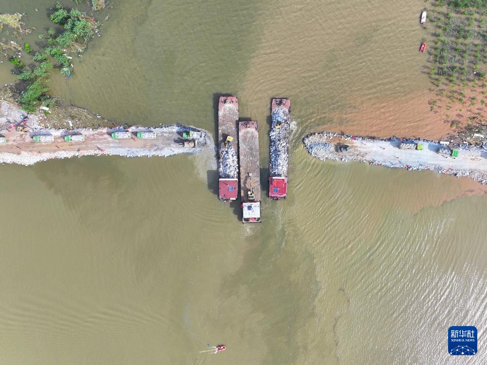 剩余45.5米！湖南华容团洲垸洞庭湖大堤堵口进入倒计时