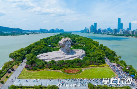 洪水退去,清洁后的橘子洲焕然一新 洪水退去,清洁后的橘子洲焕然一新