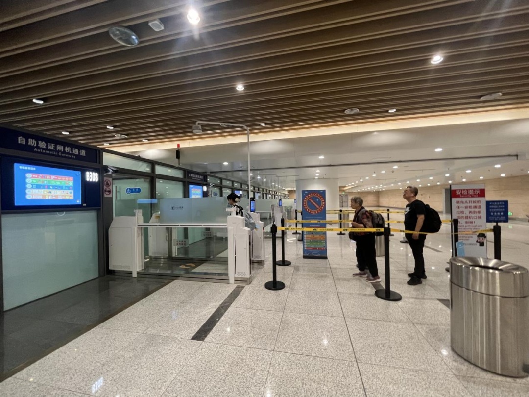 “长水机场会惩罚每一个踩点的人”!登机口为301-342的旅客,请提前2小时到机场... “长水机场会惩罚每一个踩点的人”!登机口为301-342的旅客,请提前2小时到机场...