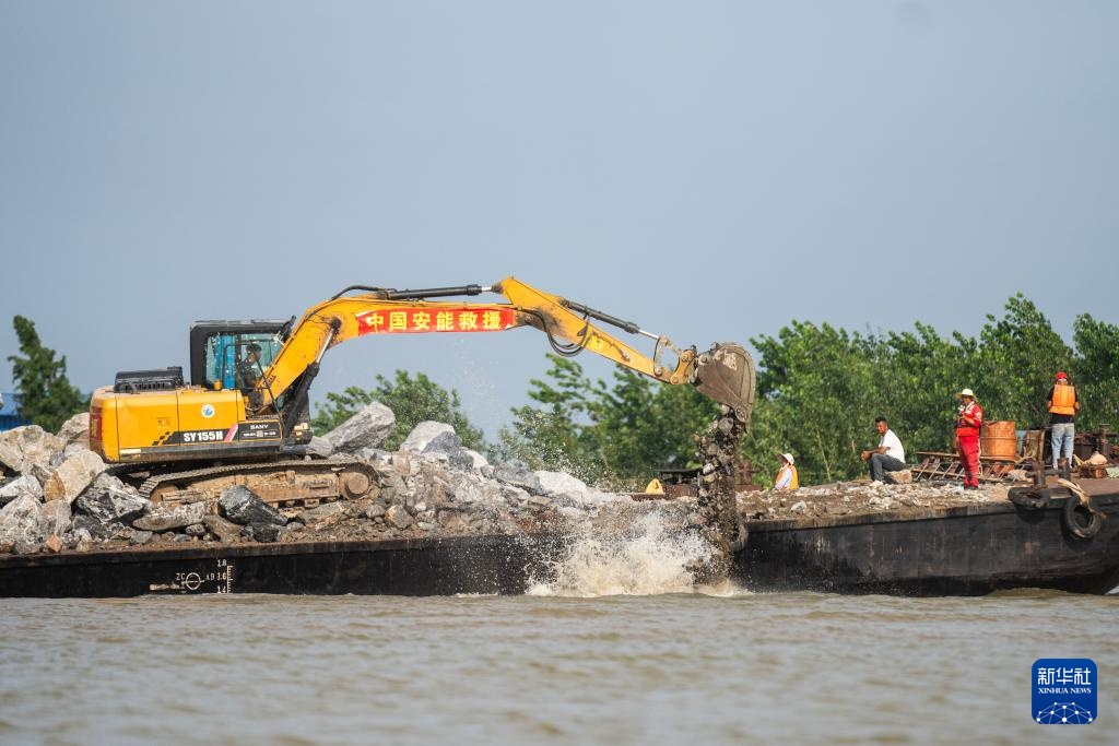 剩余45.5米！湖南华容团洲垸洞庭湖大堤堵口进入倒计时