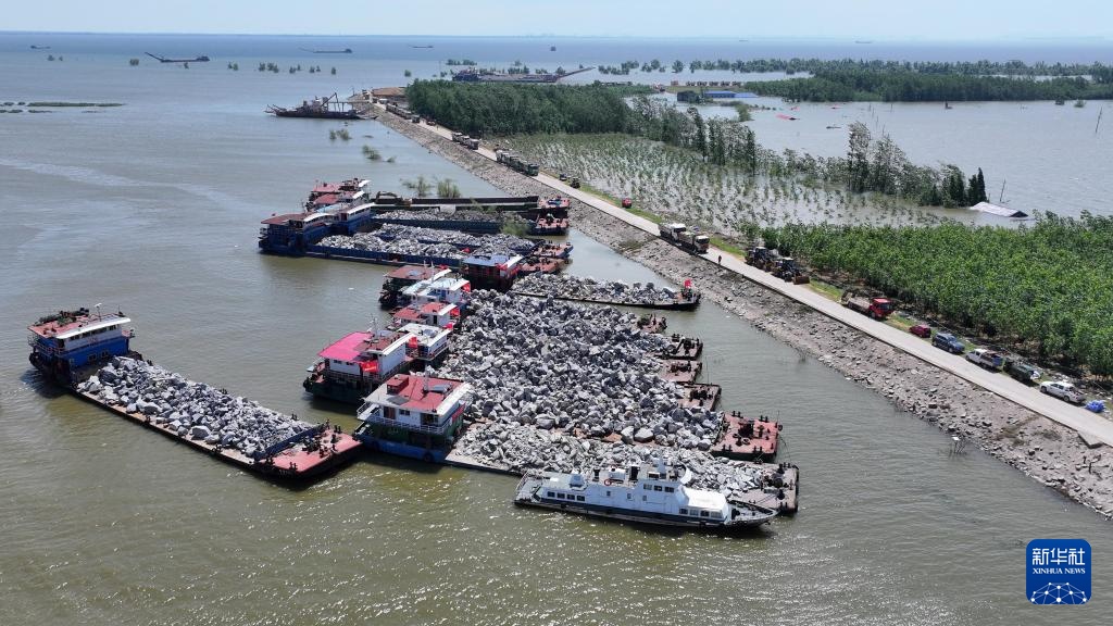 剩余45.5米！湖南华容团洲垸洞庭湖大堤堵口进入倒计时