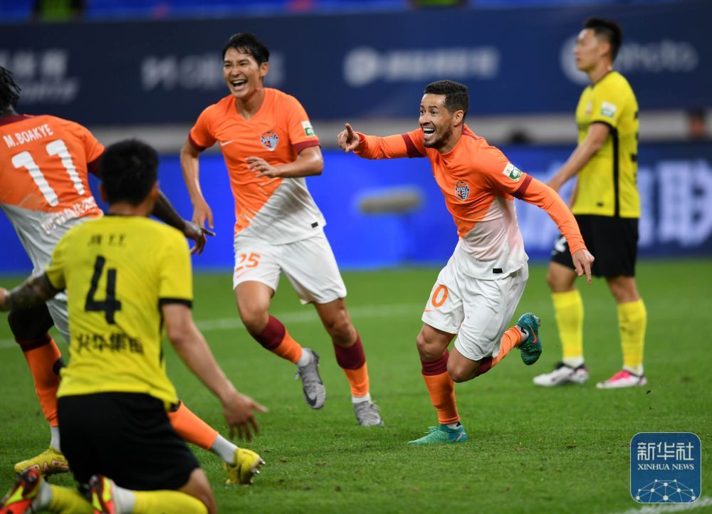 足球丨中超:青岛海牛胜青岛西海岸 足球丨中超:青岛海牛胜青岛西海岸