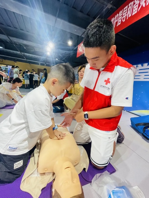 堪称教科书！盛徐荦，冲上热搜