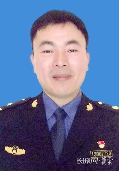 找到了！跳入激流中救人的“黑衣侠”是他……