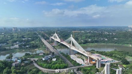 隆黄铁路最新进展!泸州沱江铁路特大桥顺利合龙 隆黄铁路最新进展!泸州沱江铁路特大桥顺利合龙