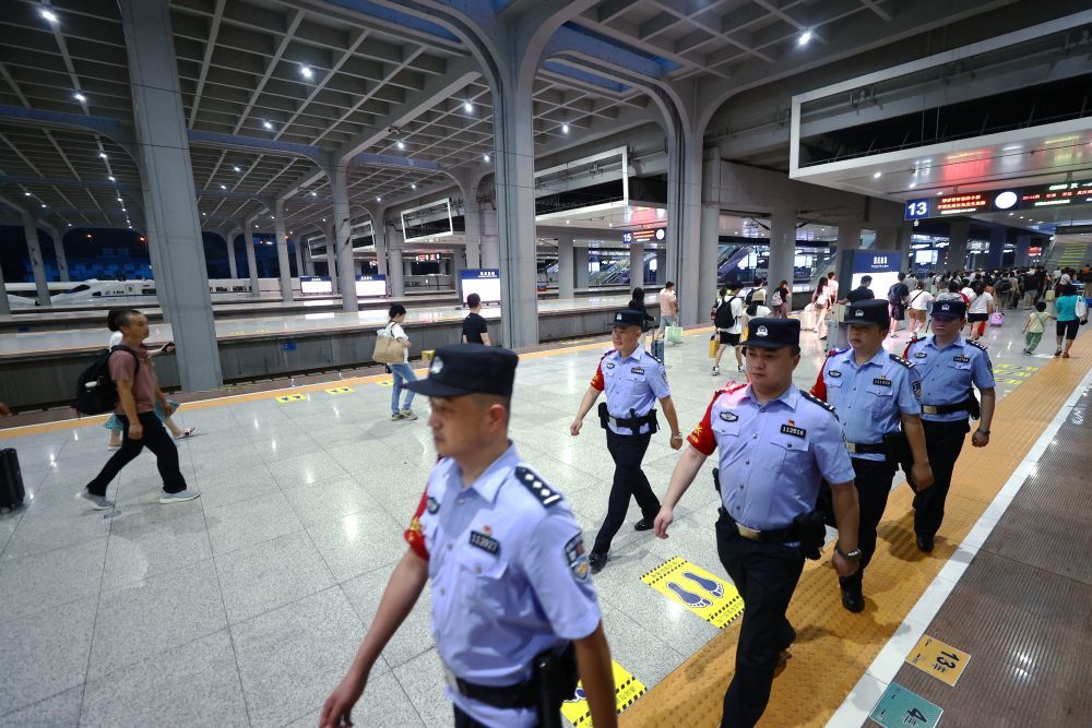 守护当“夏” 给旅客群众看得见的安全感