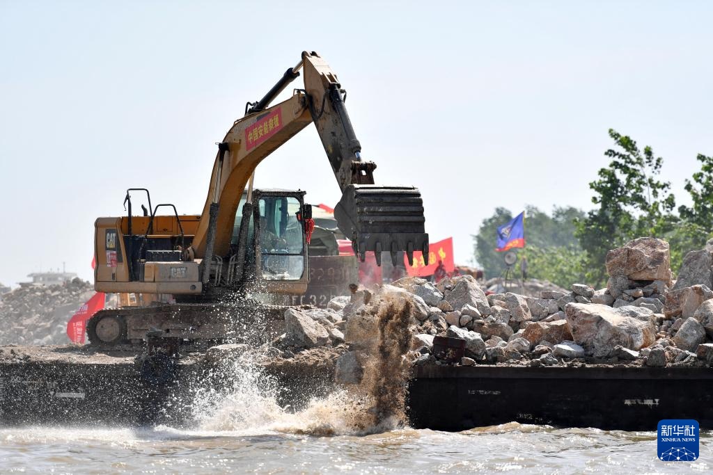 剩余45.5米！湖南华容团洲垸洞庭湖大堤堵口进入倒计时