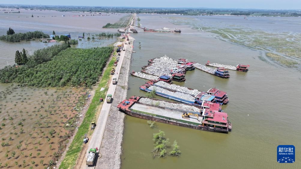 剩余45.5米！湖南华容团洲垸洞庭湖大堤堵口进入倒计时