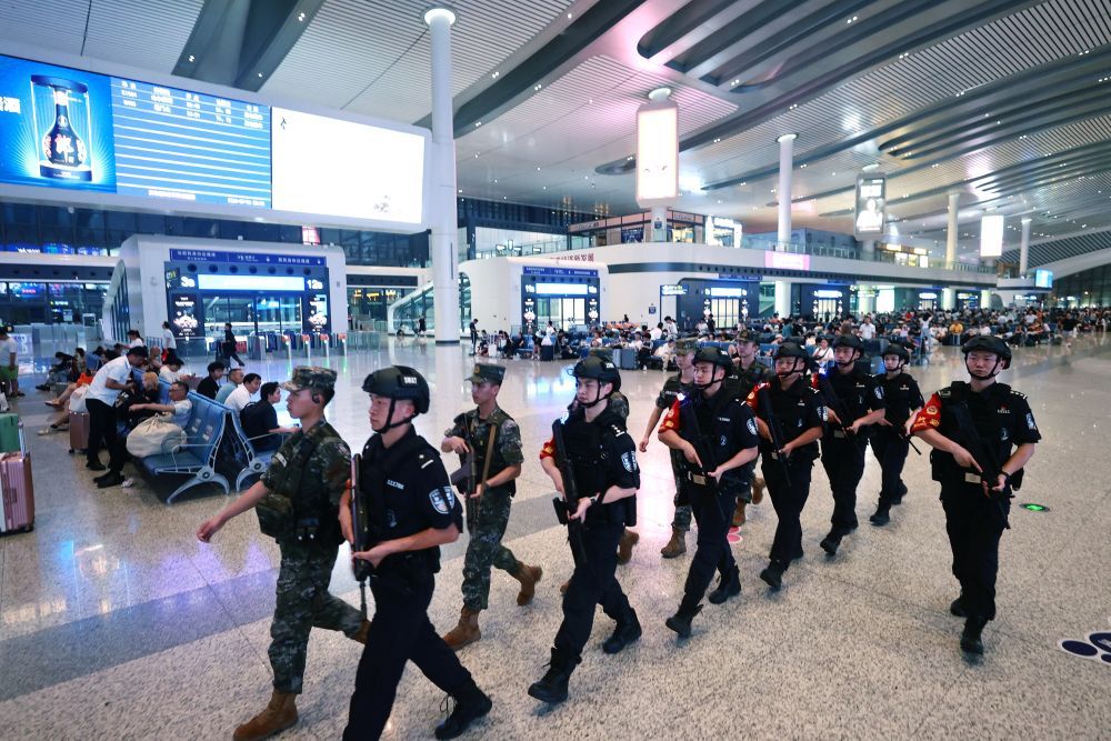 守护当“夏” 给旅客群众看得见的安全感