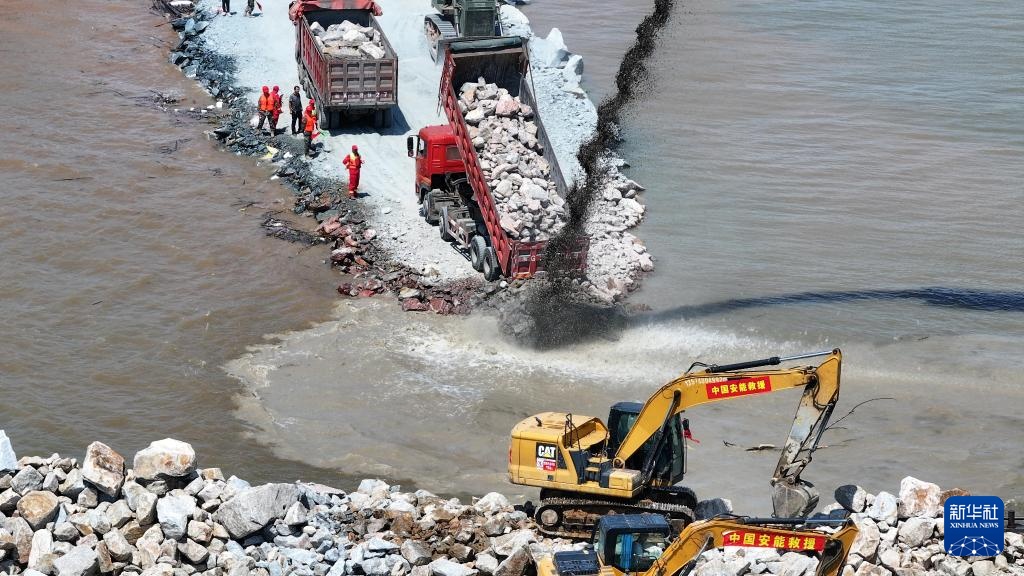 剩余45.5米！湖南华容团洲垸洞庭湖大堤堵口进入倒计时