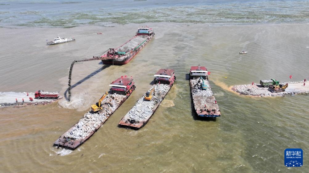 剩余45.5米！湖南华容团洲垸洞庭湖大堤堵口进入倒计时