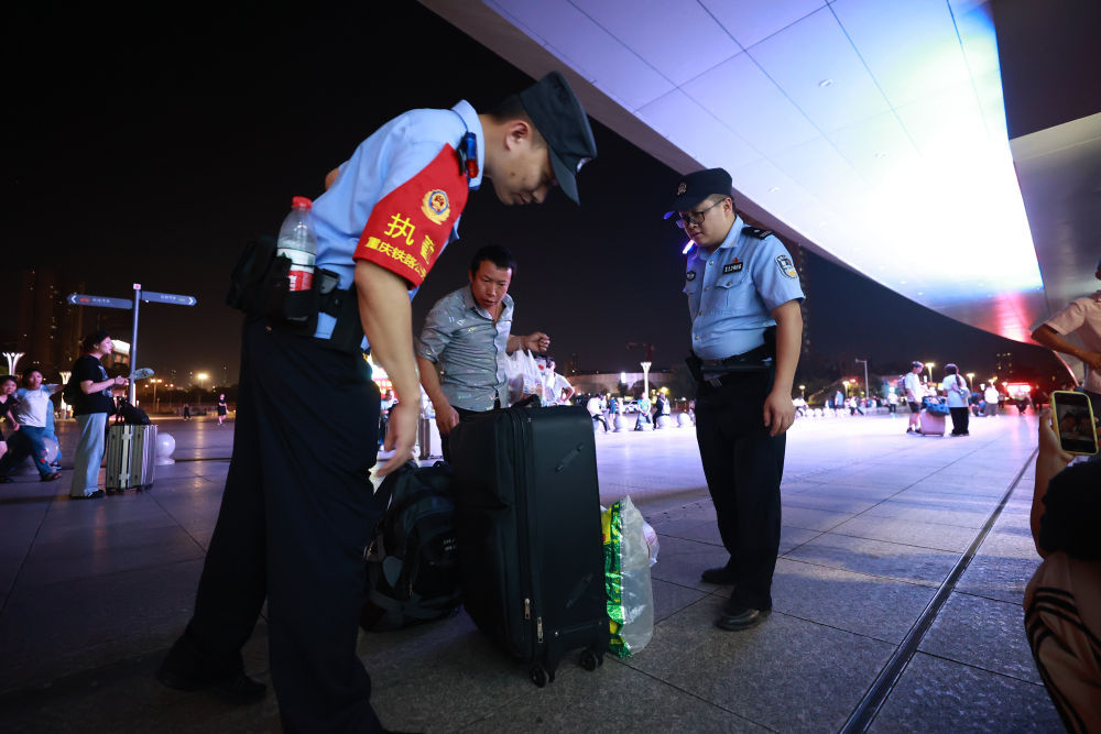 守护当“夏” 给旅客群众看得见的安全感