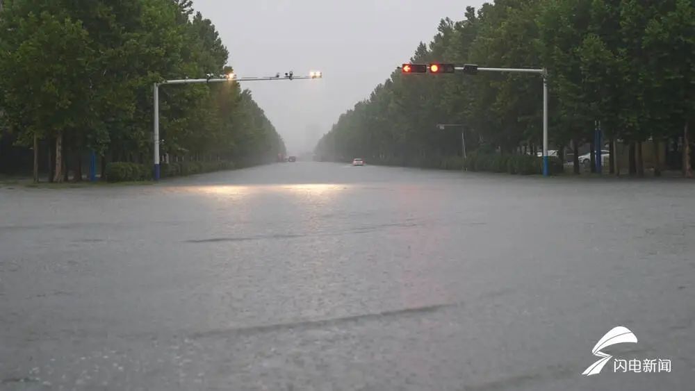 局部已降特大暴雨！山东暴雨红色+强对流黄色双预警齐发！今天仍有强降雨！
