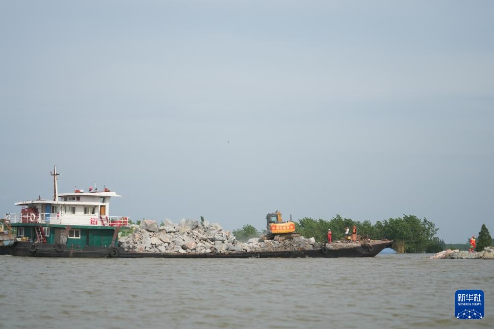 剩余45.5米！湖南华容团洲垸洞庭湖大堤堵口进入倒计时