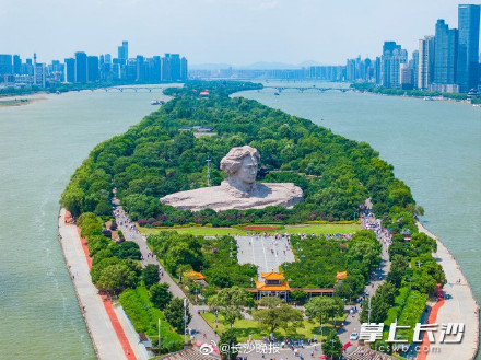 洪水退去,清洁后的橘子洲焕然一新 洪水退去,清洁后的橘子洲焕然一新