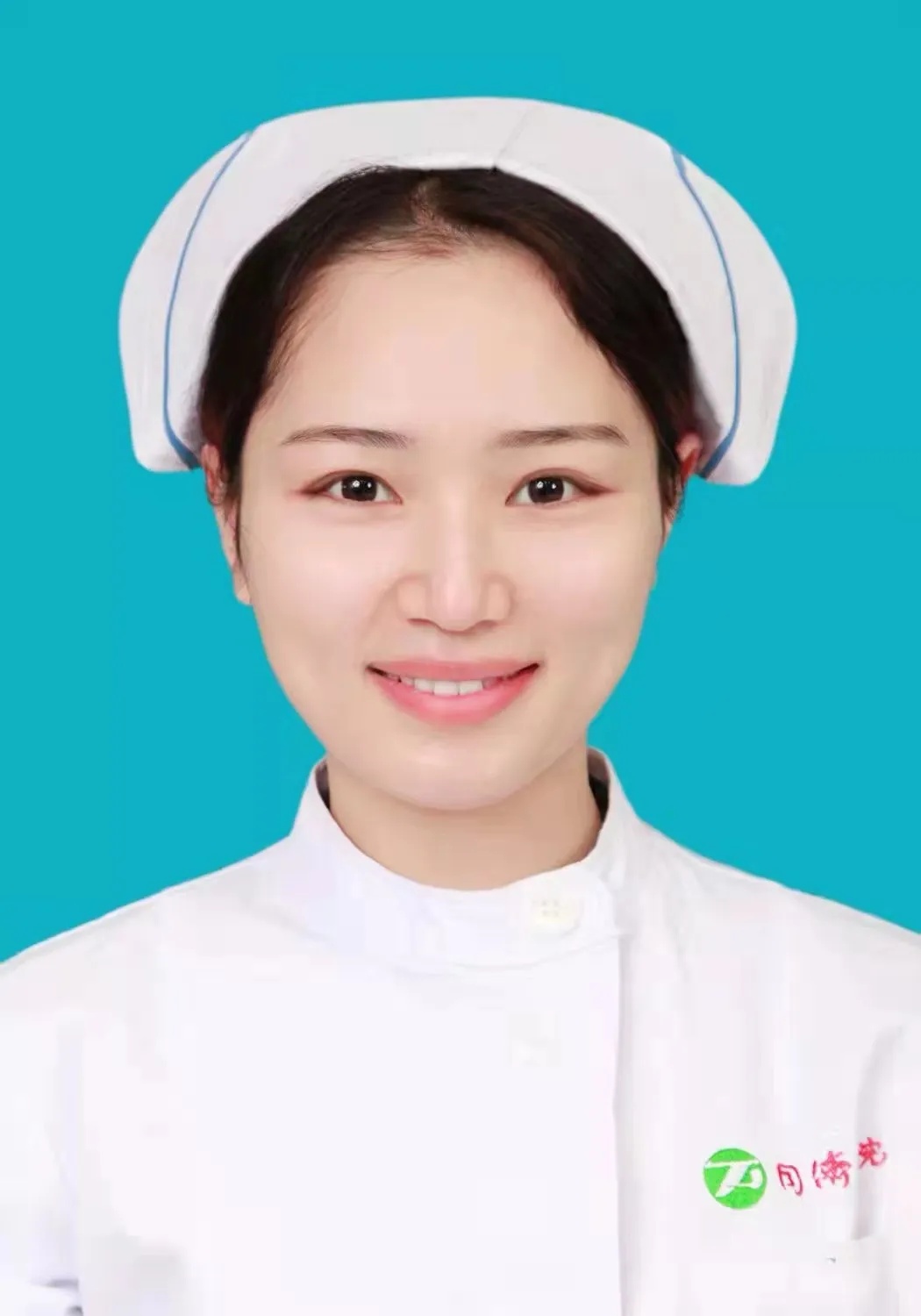 终于找到了！凌晨东湖边，她不顾白裙子跪下......
