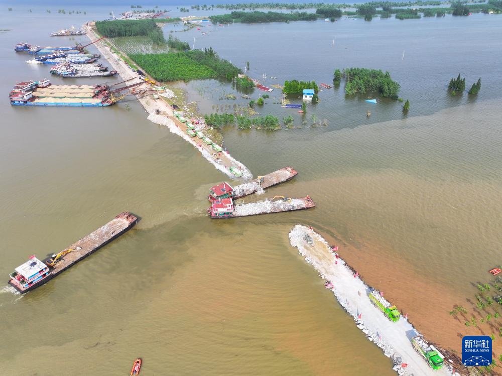 剩余45.5米！湖南华容团洲垸洞庭湖大堤堵口进入倒计时