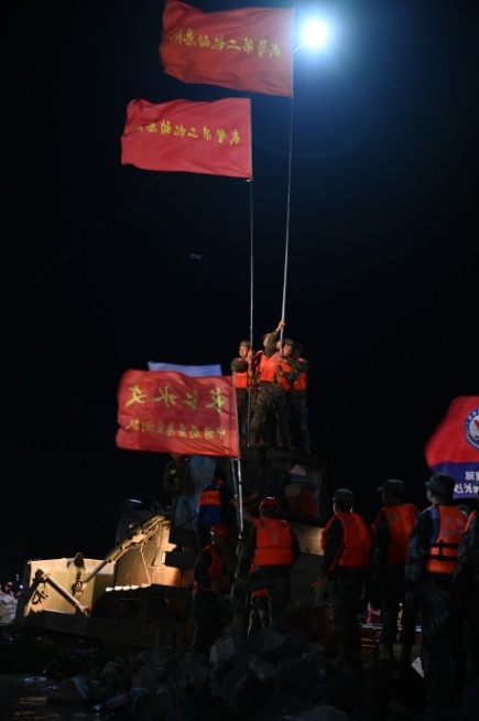 辛苦了!洞庭湖决口成功合龙! 辛苦了!洞庭湖决口成功合龙!