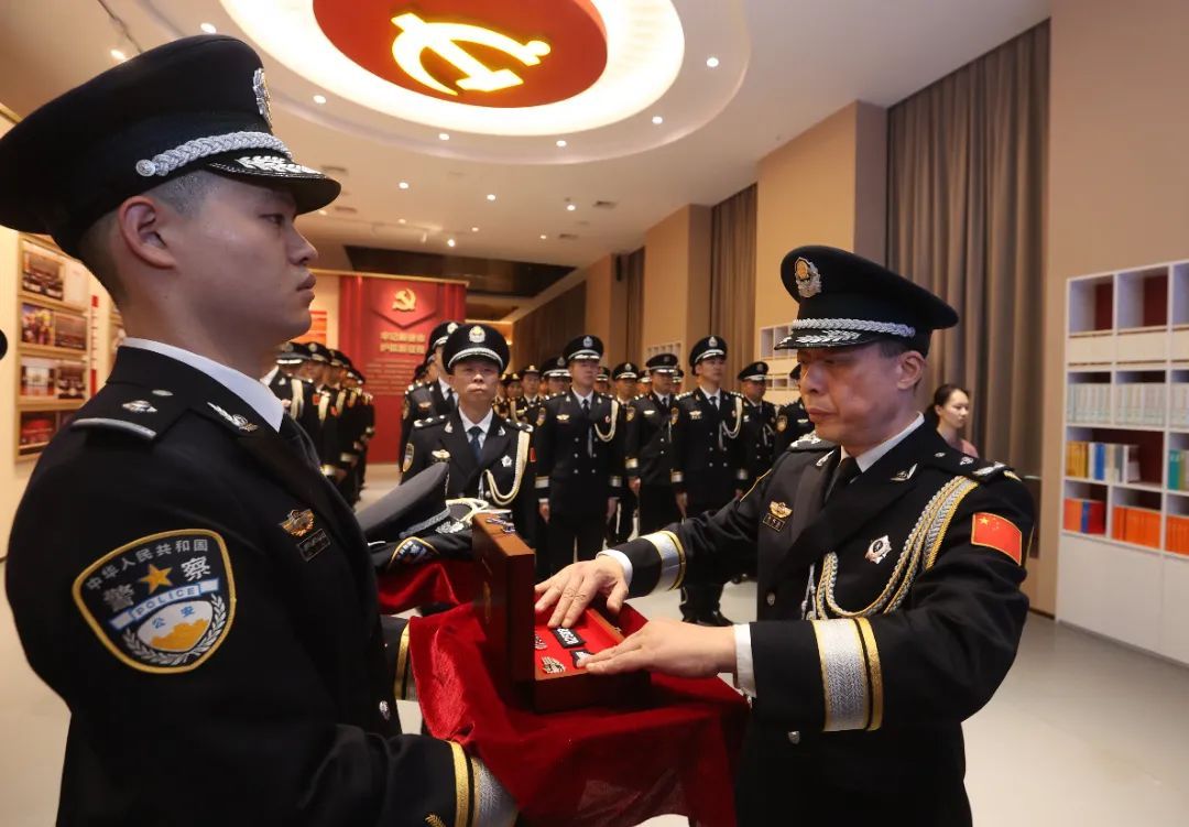 致敬025881！英雄民警邱建军警号封存