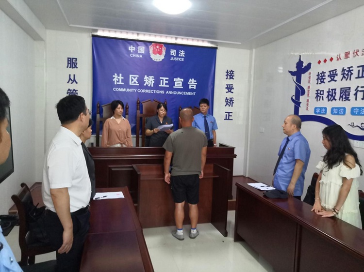 江西一缓刑犯因见义勇为获减刑，律师：符合在日常生活中舍己救人的重大立功表现