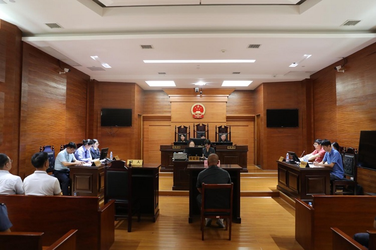 江西一缓刑犯因见义勇为获减刑，律师：符合在日常生活中舍己救人的重大立功表现