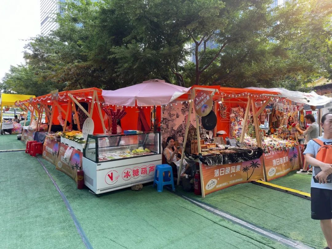 上海市中心一集市公然卖假货？众多奢侈品牌首饰，几百元就能买