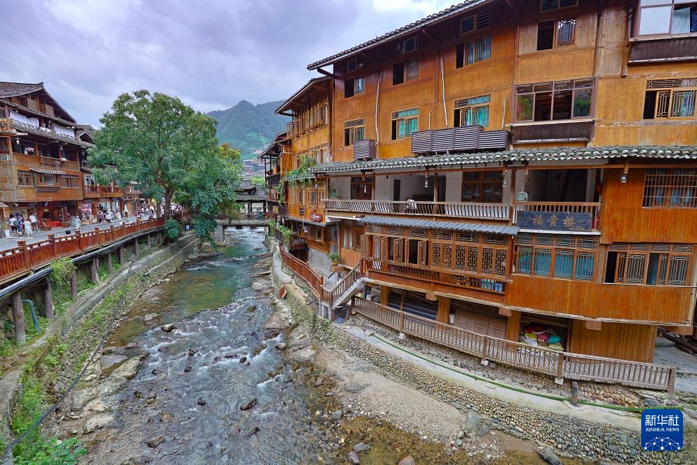 贵州：西江千户苗寨迎来暑期旅游旺季
