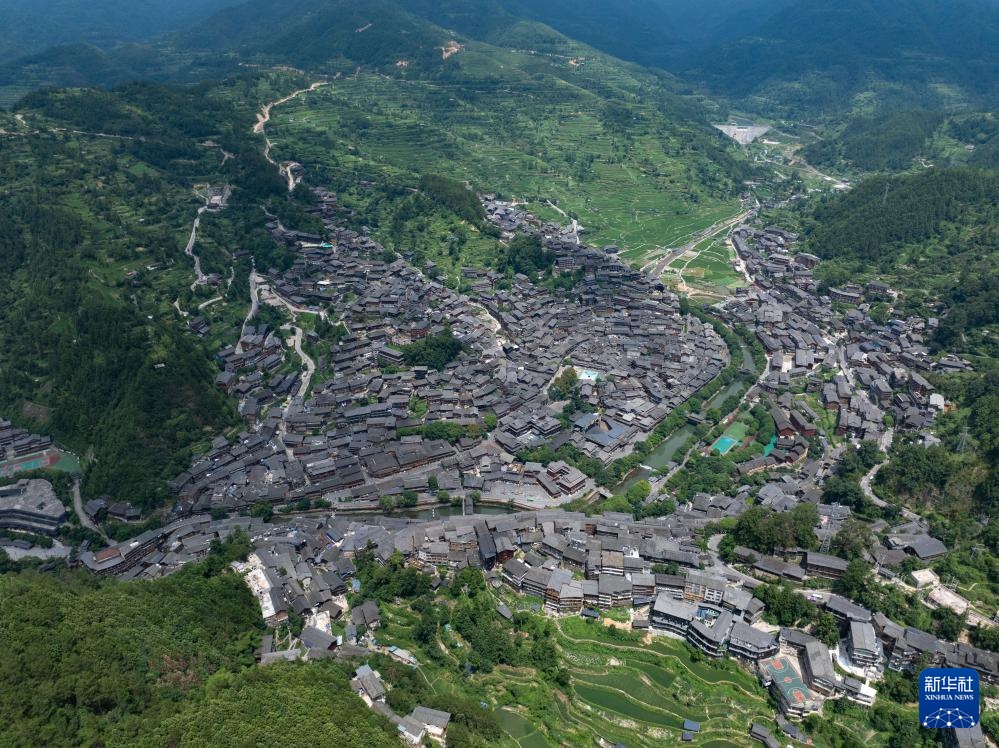 贵州：西江千户苗寨迎来暑期旅游旺季
