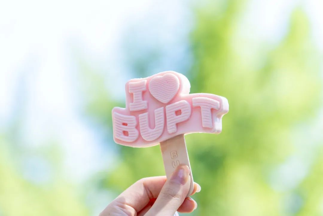 高校文创雪糕上新！大学生：“该如何委婉地让学校看到……”