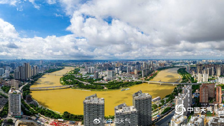 邕江雨后变浑浊 好似“黄河”绕城 邕江雨后变浑浊 好似“黄河”绕城