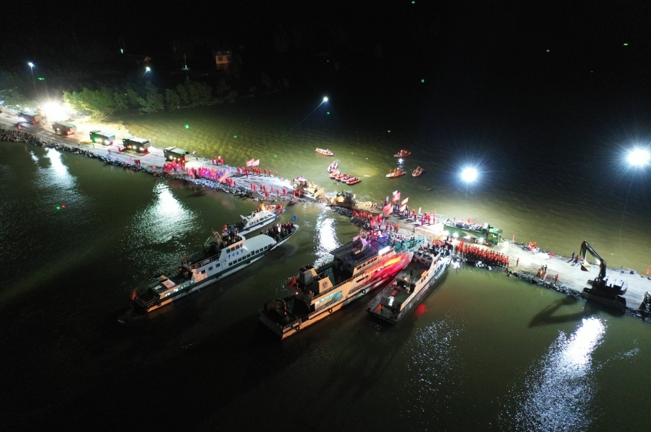 辛苦了!洞庭湖决口成功合龙! 辛苦了!洞庭湖决口成功合龙!