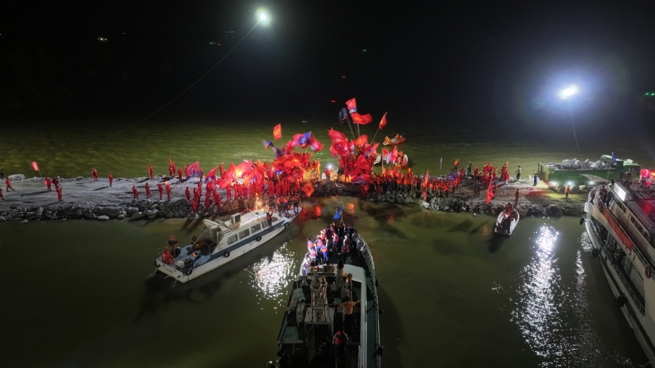 辛苦了!洞庭湖决口成功合龙! 辛苦了!洞庭湖决口成功合龙!