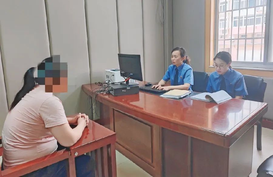 网上叫卖“明星周边”，大学生骗了追星族200余万元