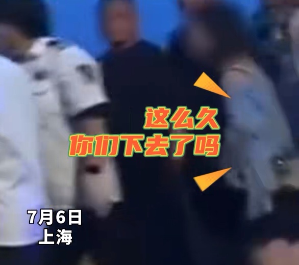 沪一女子违规翻越围墙,还指责救援人员救援不及时?网友怒了! 沪一女子违规翻越围墙,还指责救援人员救援不及时?网友怒了!