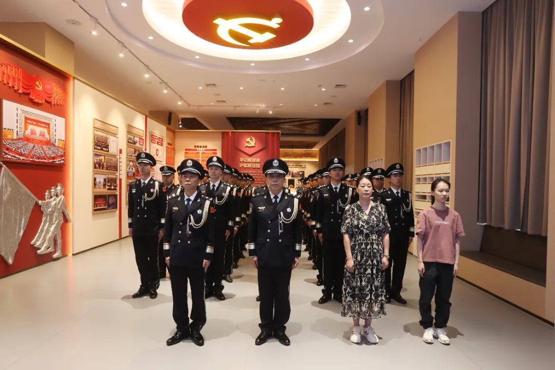 致敬025881！英雄民警邱建军警号封存