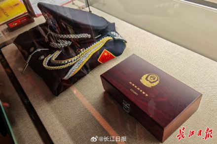 致敬！牺牲民警邱建军警号025881封存