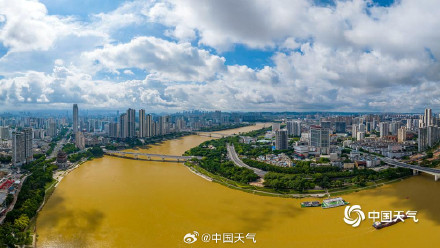 邕江雨后变浑浊 好似“黄河”绕城 邕江雨后变浑浊 好似“黄河”绕城