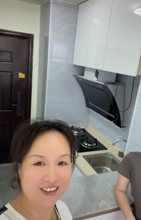 湖南一妈妈回应给21岁女儿买房庆生：不要用物质衡量父母的爱