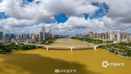 邕江雨后变浑浊 好似“黄河”绕城 邕江雨后变浑浊 好似“黄河”绕城