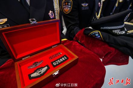 致敬！牺牲民警邱建军警号025881封存