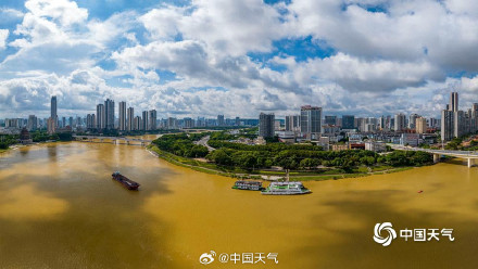 邕江雨后变浑浊 好似“黄河”绕城 邕江雨后变浑浊 好似“黄河”绕城